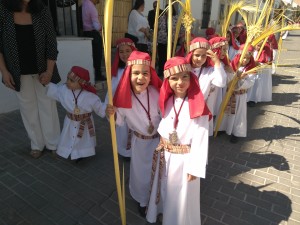 Pequeñas hebreas acompañando a 'La Borriquita'.