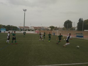 El Atlético Baenense infantil frente a La Carlota.