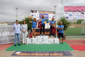 Podium en la categoría local femenina.