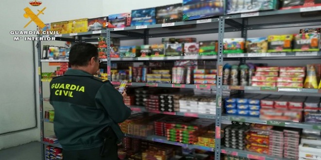 La Guardia Civil incrementa las inspecciones a los puntos de venta de artículos pirotécnicos en Córdoba