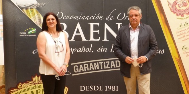 Mª del Carmen Baena, nueva vicepresidente y el reelegido presidente, Javier Alcalá. Foto: TV Baena.