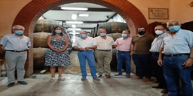 Bodegas Jesús Nazareno confía en la calidad de sus vinos ante la fuerte competencia del sector - Televisión Baena