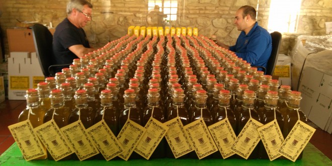 Aceite de oliva virgen extra de una de las principales empresas exportadoras de la provincia. Foto de archivo: TV Baena.