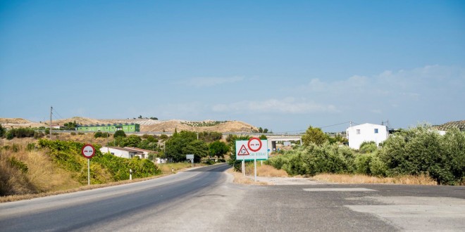 Carretera A-305 que conecta Baena con Albendín. Foto: Ayuntamiento de Baena.