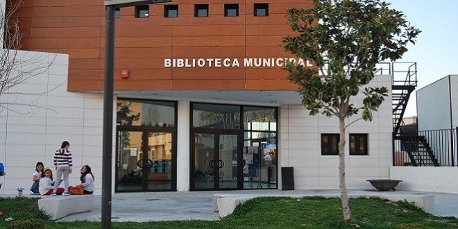 Imagen de archivo de la fachada de la Biblioteca Municipal 'Valverde y Perales'. Foto: TV Baena.