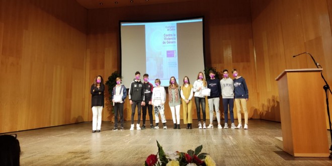 Alumnos premiados como finalistas en el XI Certamen de Cortos contra la Violencia de Género. Foto: TV Baena