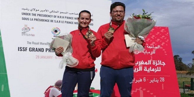 Fátima Gálvez y Alberto Fernández, muestran su medalla de oro en lo más alto del podio del GP de Marruecos. Foto: RFEDETO