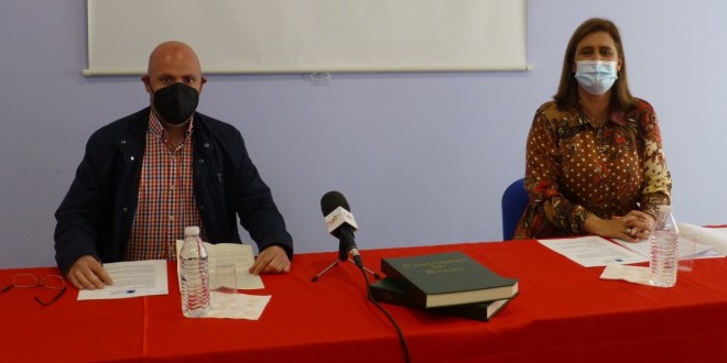 Manuel Cortés y Cristina Piernagorda , ayer en la presentación de las bases de este concurso. Foto: TV Baena.