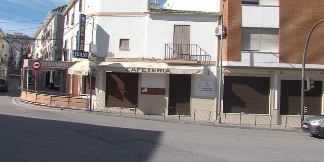 Imagen de archivo de un bar de Baena cerrado durante el confinamiento del año pasado. Foto: TV Baena.