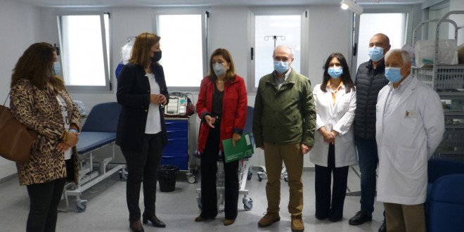 En el centro, la delegada territorial de Salud, Mª Jesús Botella, visitando esta mañana el Centro de Salud 'Dr. Ignacio Osuna Gómez'. Foto: TV Baena.