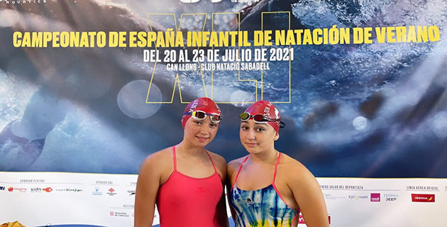 Las nadadores baenenses, Isabel Ortiz y Alejandra Santano, en el Campeonato de España infantil de verano. Foto: CN Baena