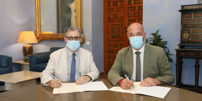 Firma del acuerdo entre la Diputación de Córdoba y la Asociación Española de Amigos de los Castillos. Foto: DipuCórdoba.